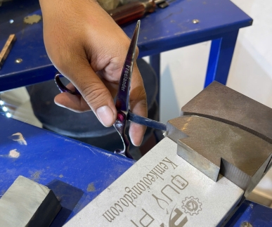 So sánh kéo cắt tóc thường và kéo chuyên dụng – Nên chọn loại nào?