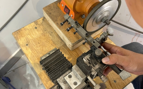 Tổng Hợp Những Cách Mài Kéo Sắc Đơn Giản Tại Nhà