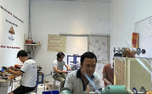 Nên Chọn Dịch Vụ Mài Kéo Cắt Tóc Ở Đâu Tốt Nhất?